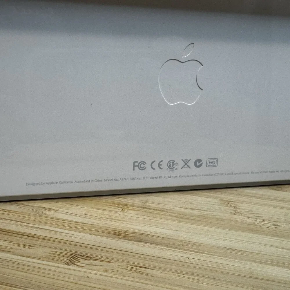 Genuine Apple A1243 Wired Mac USB Keyboard w/ Numeric Keypad White TESTED